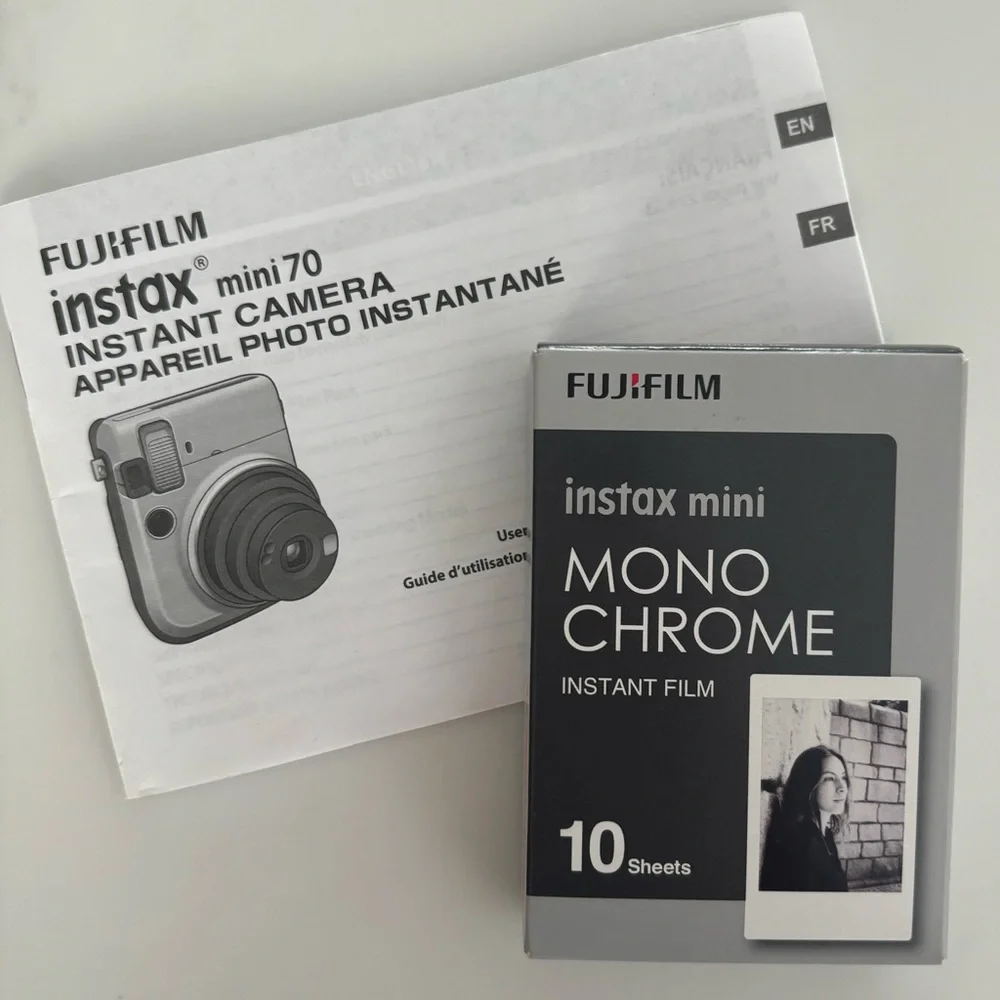 Michael Kors INSTAX BUNDLE - Camera Bag + mini70 Camera + B&W Film Pack - Picture 8 of 9